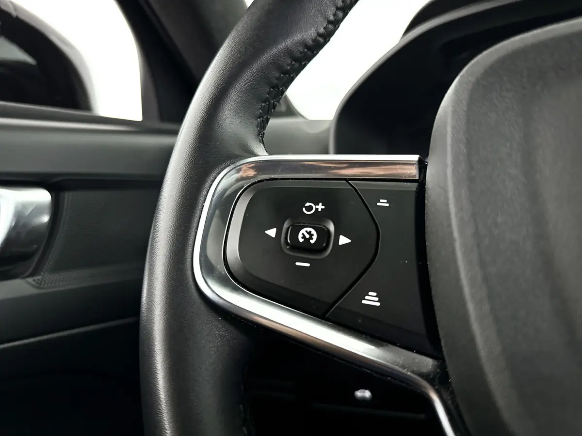 Single Motor Core 69 kWh | Panoramadak | Parkeercamera | Stoel- en Stuurverwarming | Trekhaak