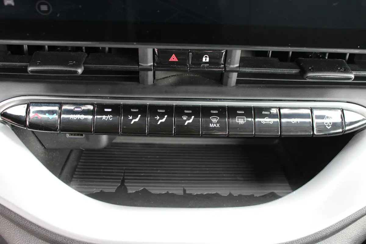 Icon 42 kWh | Fase 3 laden | Navigatie | All season | NL auto | 15.000km | Lichtmetaal | BTW |
