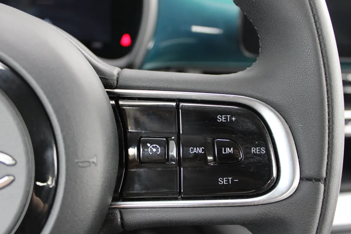 Icon 42 kWh | Fase 3 laden | Navigatie | All season | NL auto | 15.000km | Lichtmetaal | BTW |
