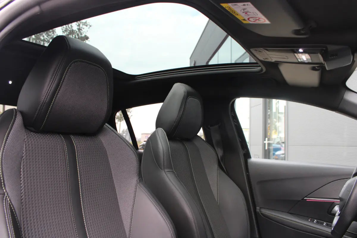 1.2 PureTech 130pk EAT8 GT | Automaat | Panoramadak | Navigatie | Camera | Apple carplay | Bluetooth |