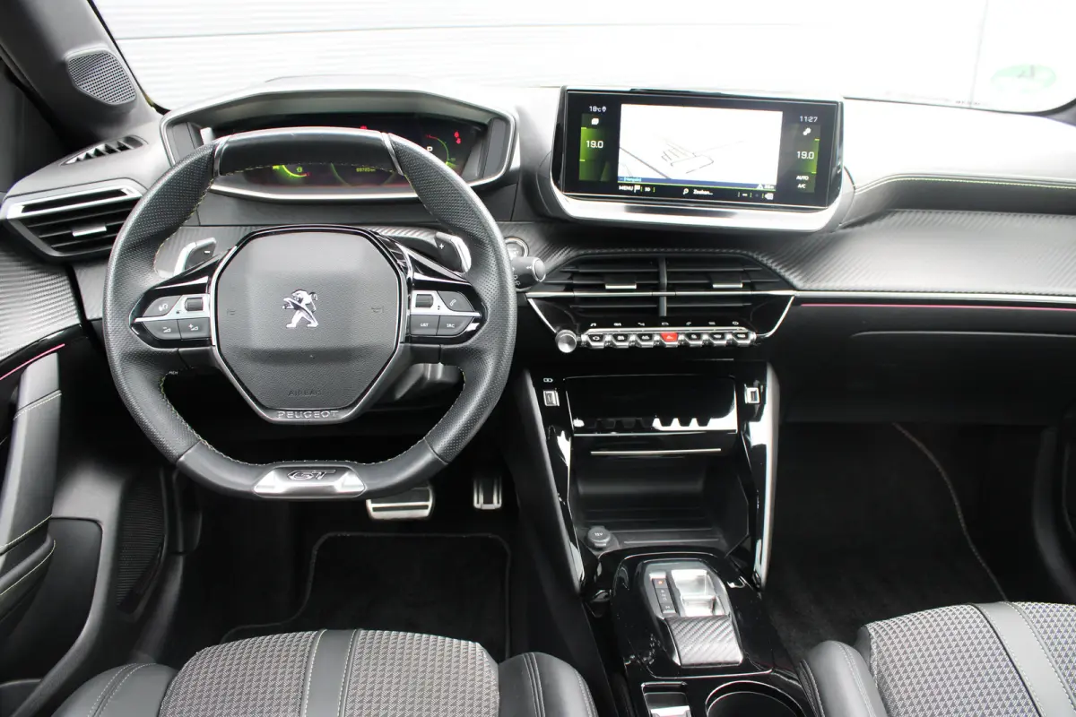 1.2 PureTech 130pk EAT8 GT | Automaat | Panoramadak | Navigatie | Camera | Apple carplay | Bluetooth |