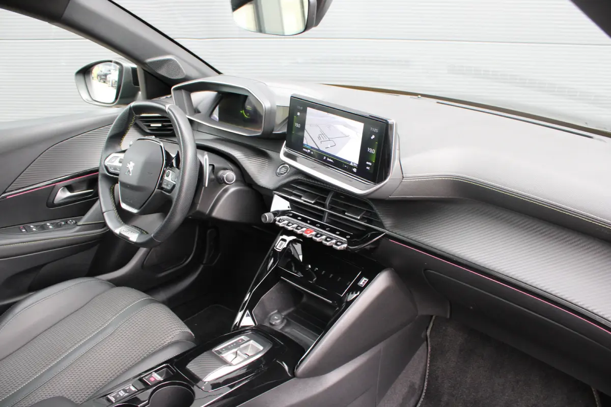 1.2 PureTech 130pk EAT8 GT | Automaat | Panoramadak | Navigatie | Camera | Apple carplay | Bluetooth |