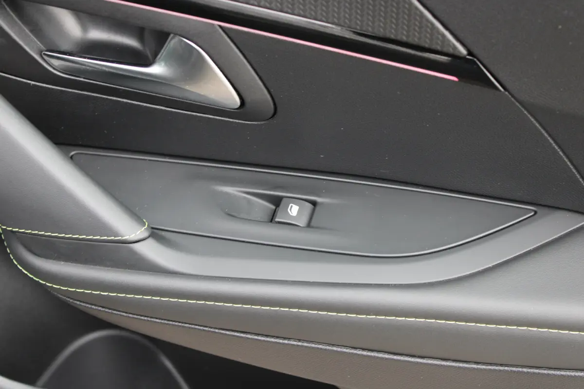 1.2 PureTech 130pk EAT8 GT | Automaat | Panoramadak | Navigatie | Camera | Apple carplay | Bluetooth |