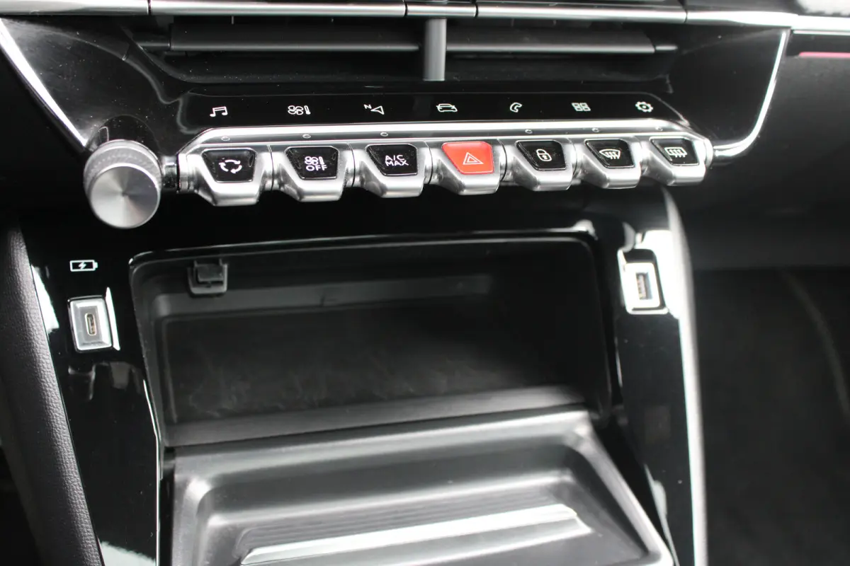 1.2 PureTech 130pk EAT8 GT | Automaat | Panoramadak | Navigatie | Camera | Apple carplay | Bluetooth |