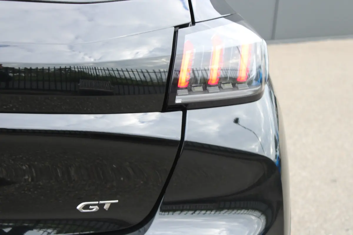 1.2 PureTech 130pk EAT8 GT | Automaat | Panoramadak | Navigatie | Camera | Apple carplay | Bluetooth |