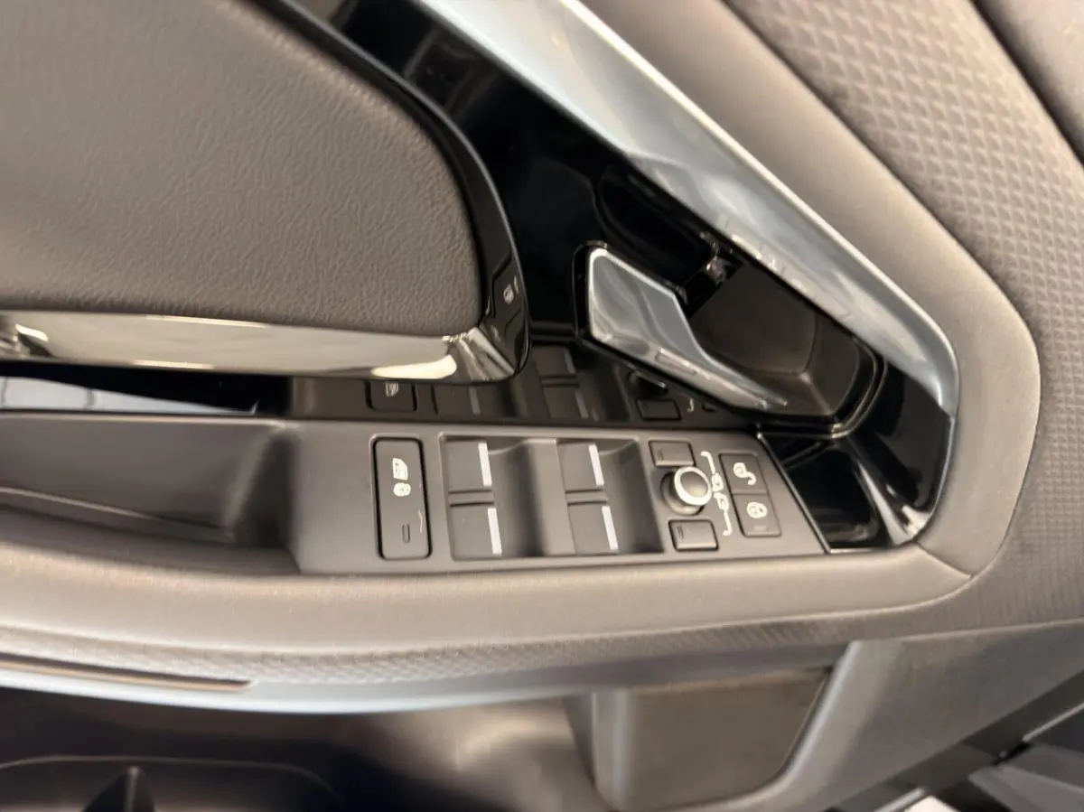 2.0 P250 AWD S