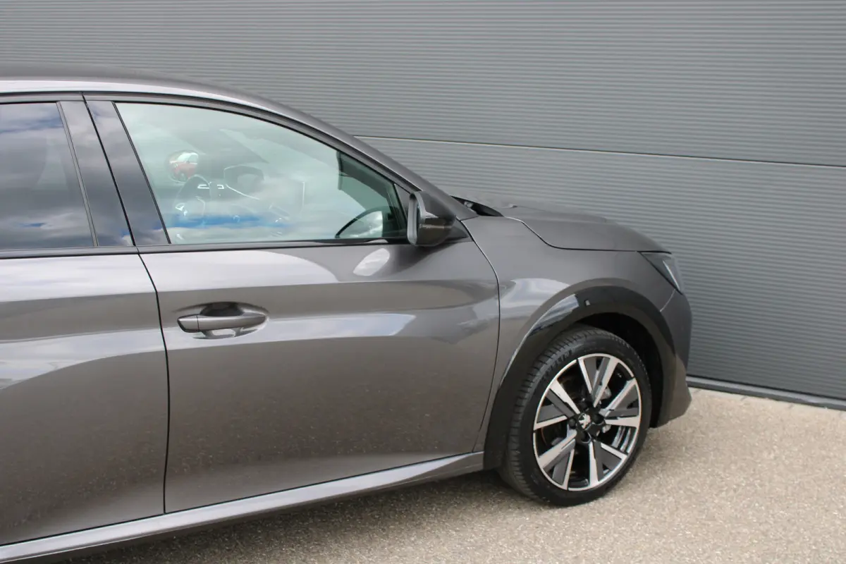 1.2 PureTech GT | Navigatie | Camera | Panoramadak | Stoelverwarming | Black Diamond | Full LED | 27.000km |
