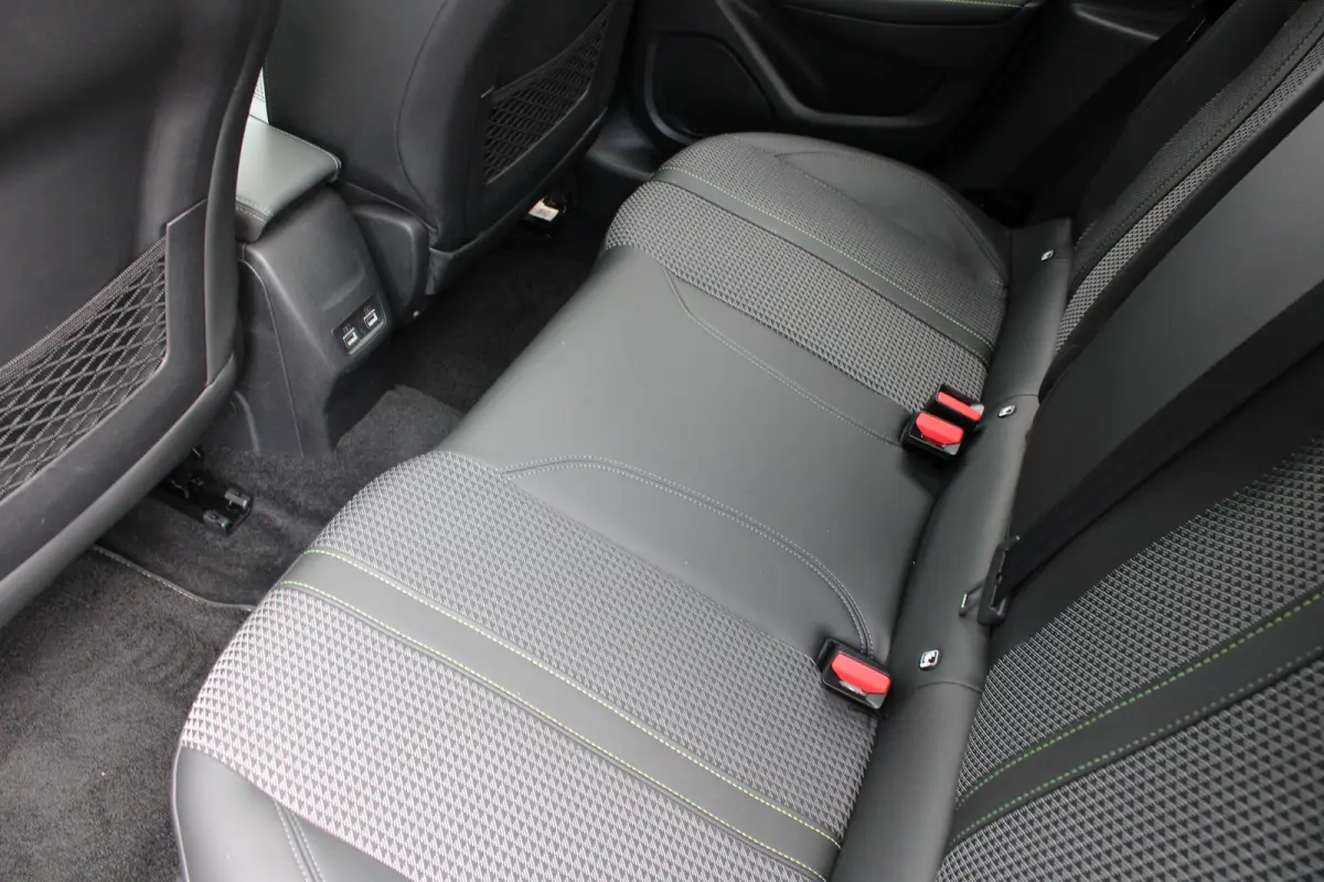 1.2 PureTech GT | Navigatie | Camera | Panoramadak | Stoelverwarming | Black Diamond | Full LED | 27.000km |