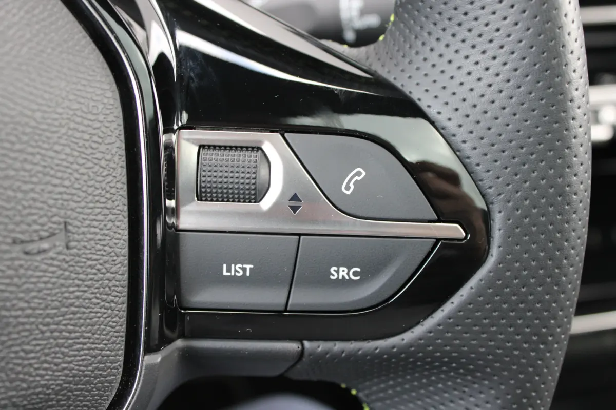 1.2 PureTech GT | Navigatie | Camera | Panoramadak | Stoelverwarming | Black Diamond | Full LED | 27.000km |