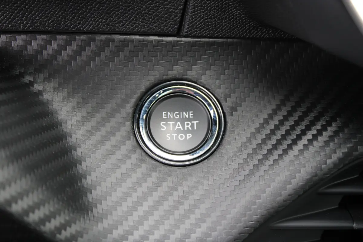 1.2 PureTech GT | Navigatie | Camera | Panoramadak | Stoelverwarming | Black Diamond | Full LED | 27.000km |