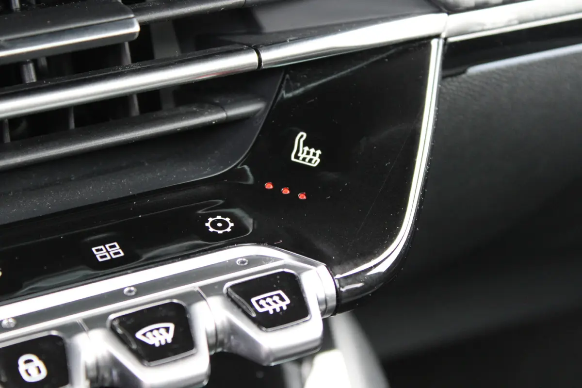 1.2 PureTech GT | Navigatie | Camera | Panoramadak | Stoelverwarming | Black Diamond | Full LED | 27.000km |
