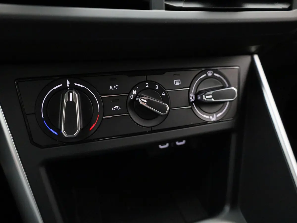 1.0 TSI Life Edition 95 PK | Demo | Parkeersensoren Achter | Achteruirijcamera | Privacy Glas | 15 Inch Velgen | Apple Carplay | Android Auto