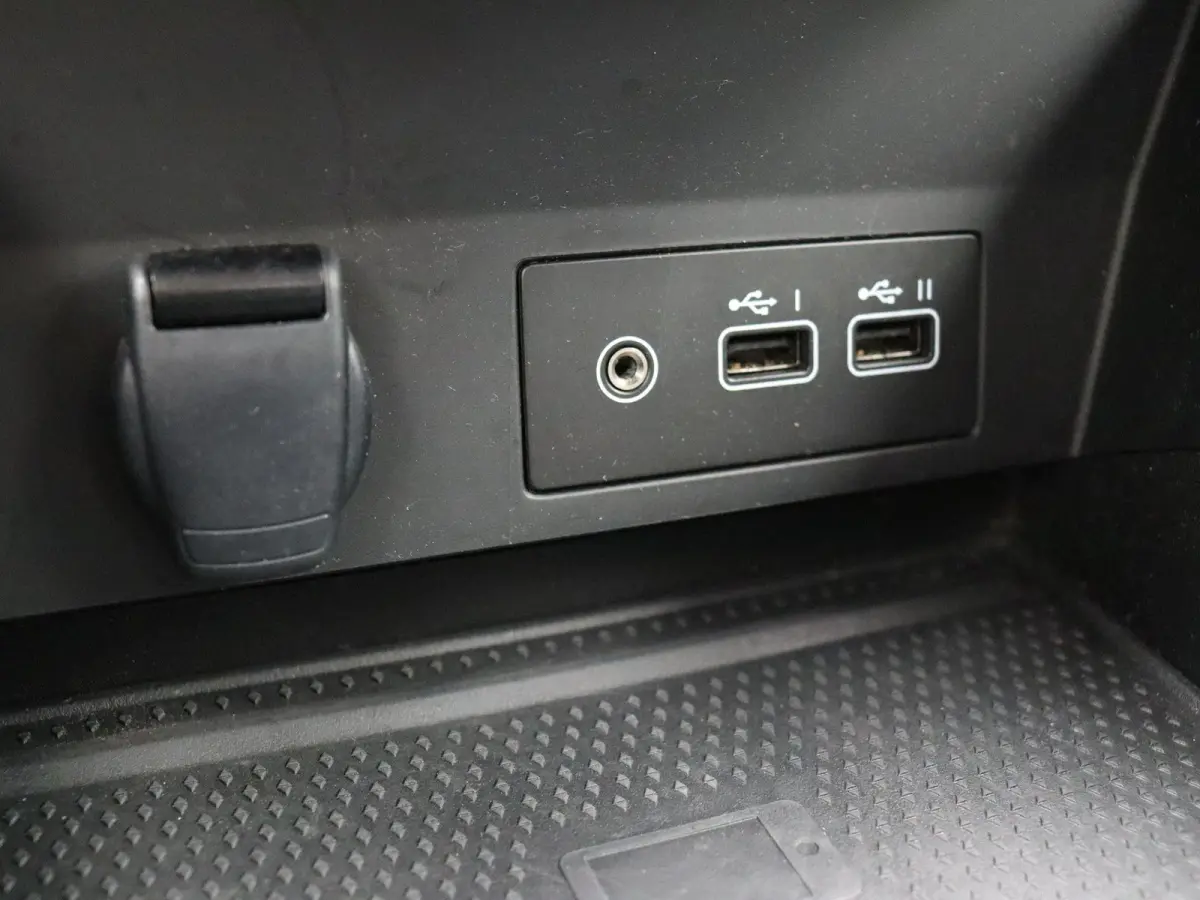 E-Tech Hybrid 145 Techno | Navigatie | Achteruitrijcamera | Parkeersensoren voor en achter | Climate control |