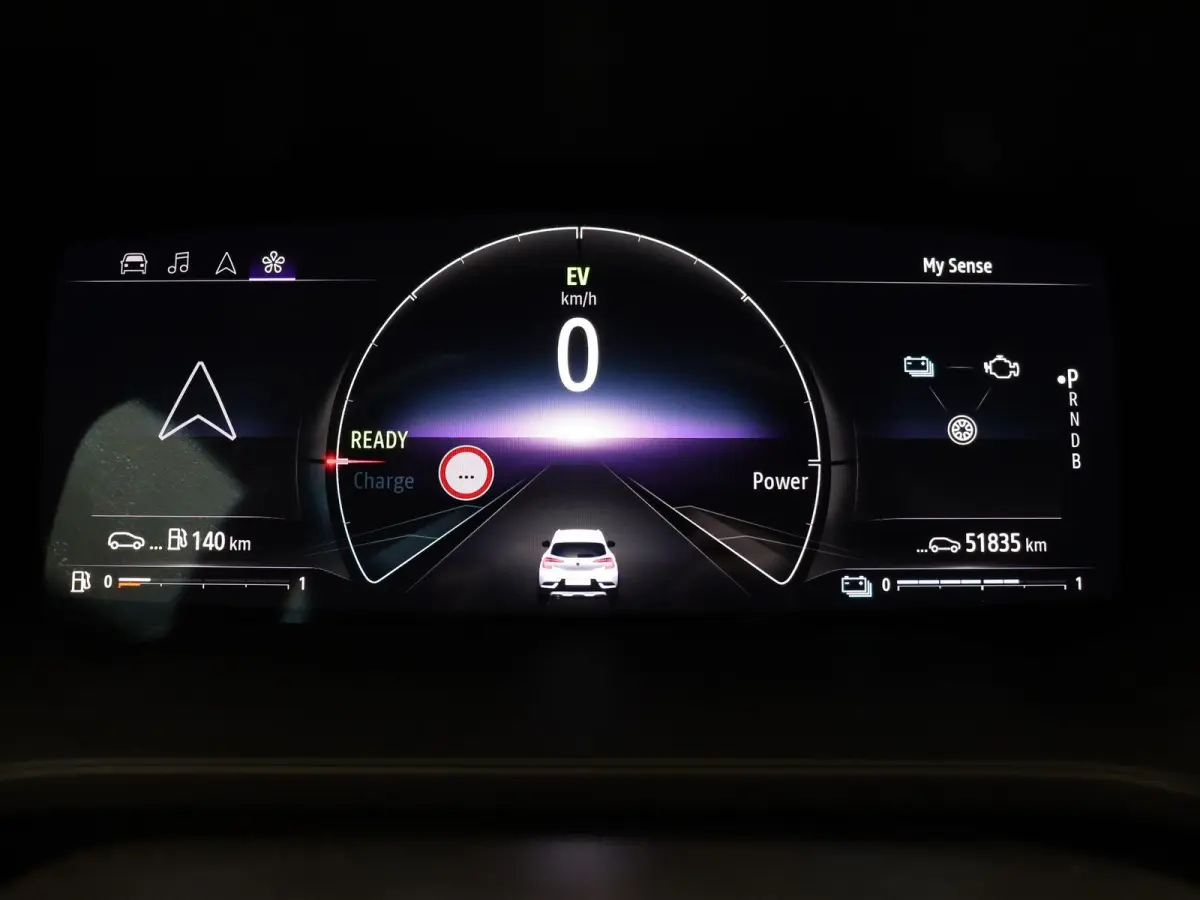 E-Tech Hybrid 145 Techno | Navigatie | Achteruitrijcamera | Parkeersensoren voor en achter | Climate control |