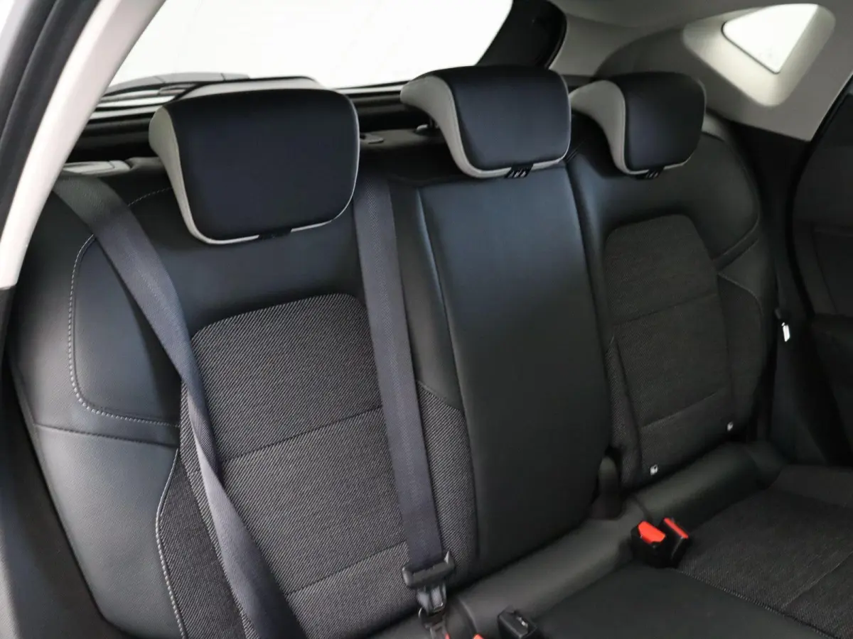 E-Tech Hybrid 145 Techno | Navigatie | Achteruitrijcamera | Parkeersensoren voor en achter | Climate control |