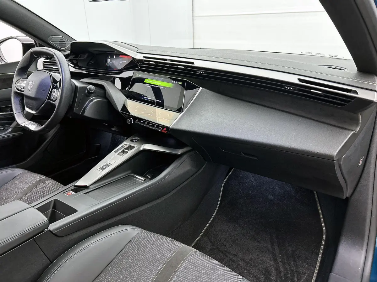 GT Hybrid 145pk Automaat | Navigatie | 360° Camera | Matrix LED koplampen | Sportstoelen stof/kunstleder/alcantara | Handsfree Achterklep | Adaptieve Cruise Control | Draadloze Apple Carpla