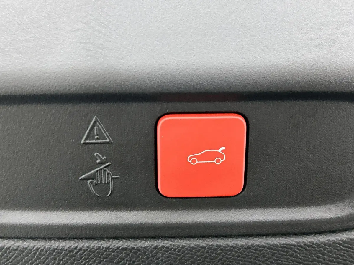 GT Hybrid 145pk Automaat | Navigatie | 360° Camera | Matrix LED koplampen | Sportstoelen stof/kunstleder/alcantara | Handsfree Achterklep | Adaptieve Cruise Control | Draadloze Apple Carpla