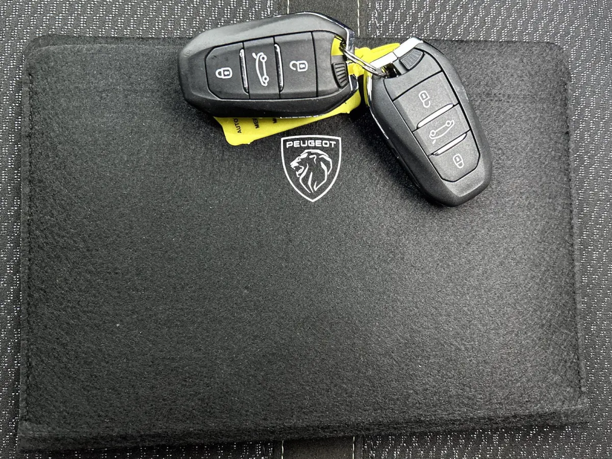 GT Hybrid 145pk Automaat | Navigatie | 360° Camera | Matrix LED koplampen | Sportstoelen stof/kunstleder/alcantara | Handsfree Achterklep | Adaptieve Cruise Control | Draadloze Apple Carpla