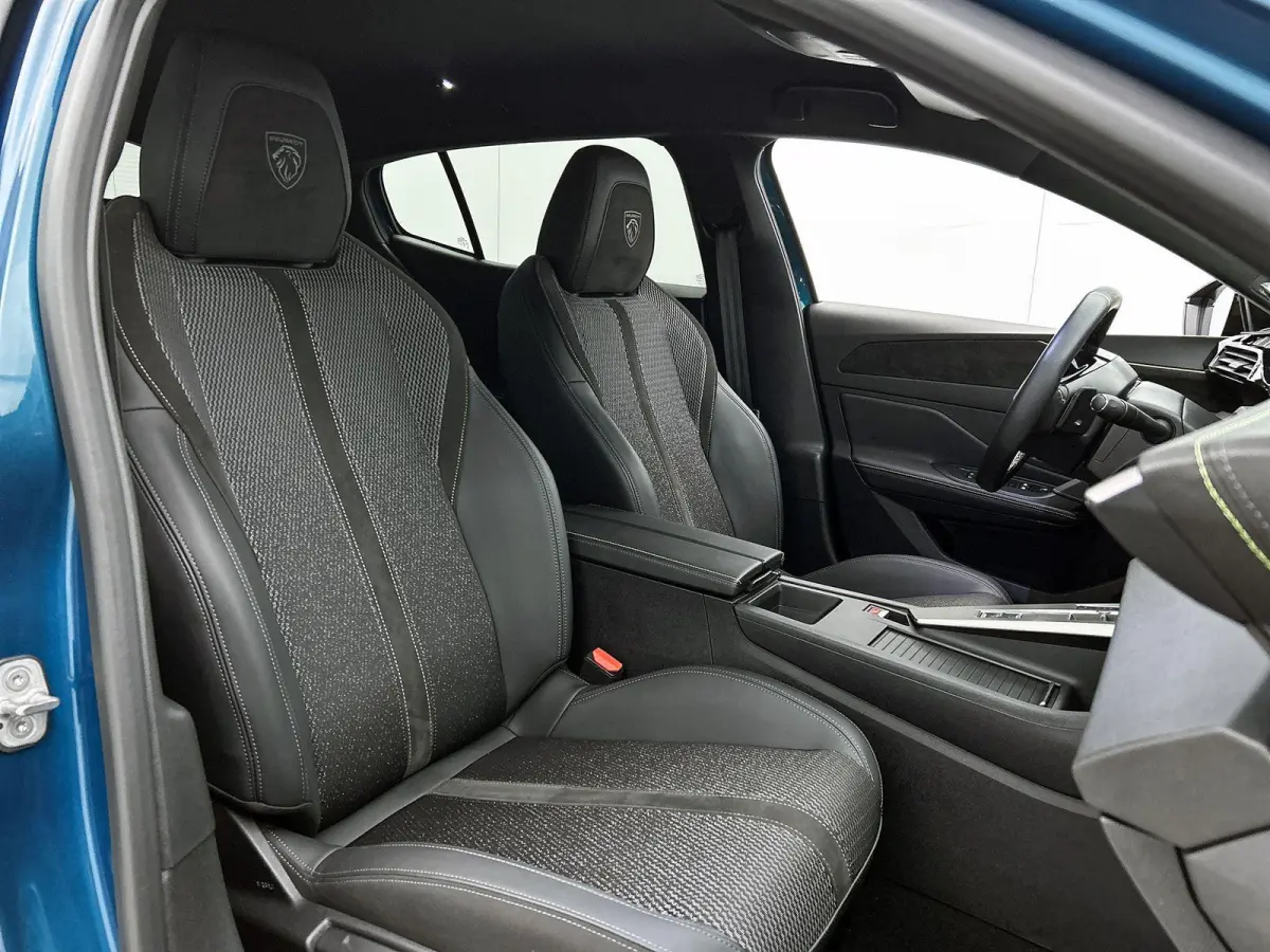 GT Hybrid 145pk Automaat | Navigatie | 360° Camera | Matrix LED koplampen | Sportstoelen stof/kunstleder/alcantara | Handsfree Achterklep | Adaptieve Cruise Control | Draadloze Apple Carpla