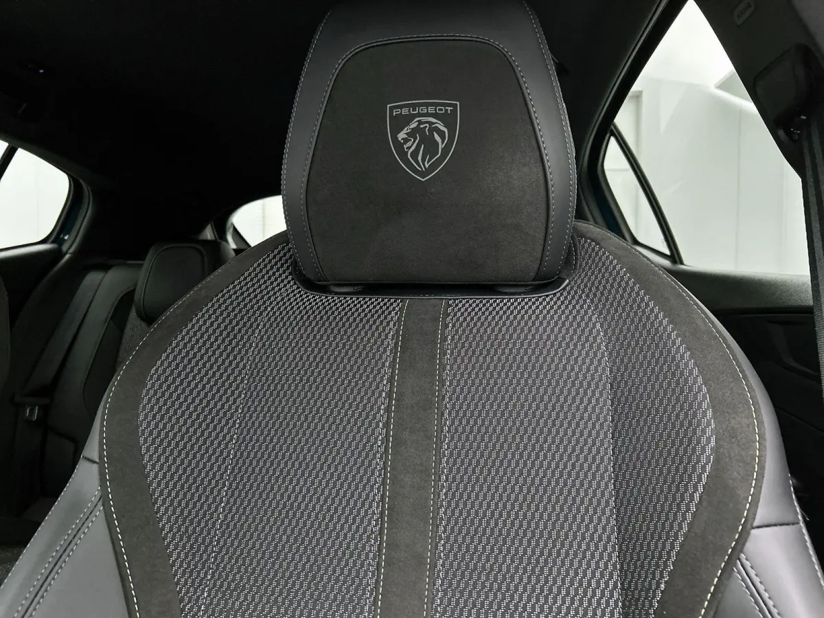 GT Hybrid 145pk Automaat | Navigatie | 360° Camera | Matrix LED koplampen | Sportstoelen stof/kunstleder/alcantara | Handsfree Achterklep | Adaptieve Cruise Control | Draadloze Apple Carpla