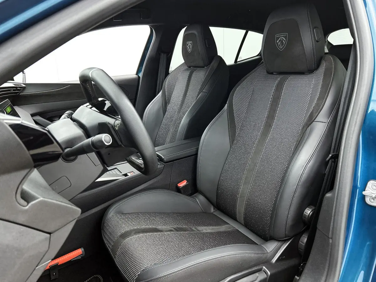 GT Hybrid 145pk Automaat | Navigatie | 360° Camera | Matrix LED koplampen | Sportstoelen stof/kunstleder/alcantara | Handsfree Achterklep | Adaptieve Cruise Control | Draadloze Apple Carpla