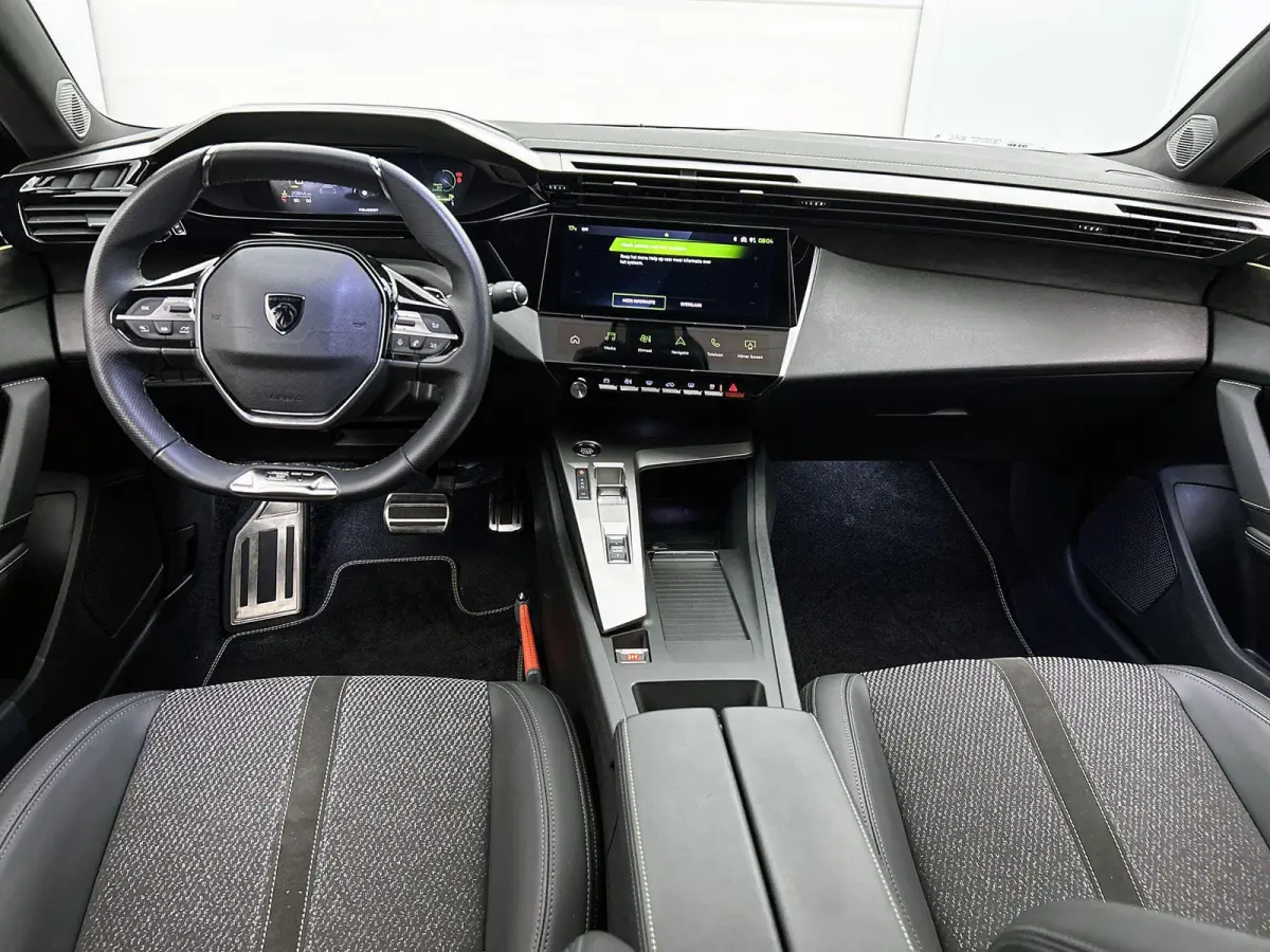 GT Hybrid 145pk Automaat | Navigatie | 360° Camera | Matrix LED koplampen | Sportstoelen stof/kunstleder/alcantara | Handsfree Achterklep | Adaptieve Cruise Control | Draadloze Apple Carpla