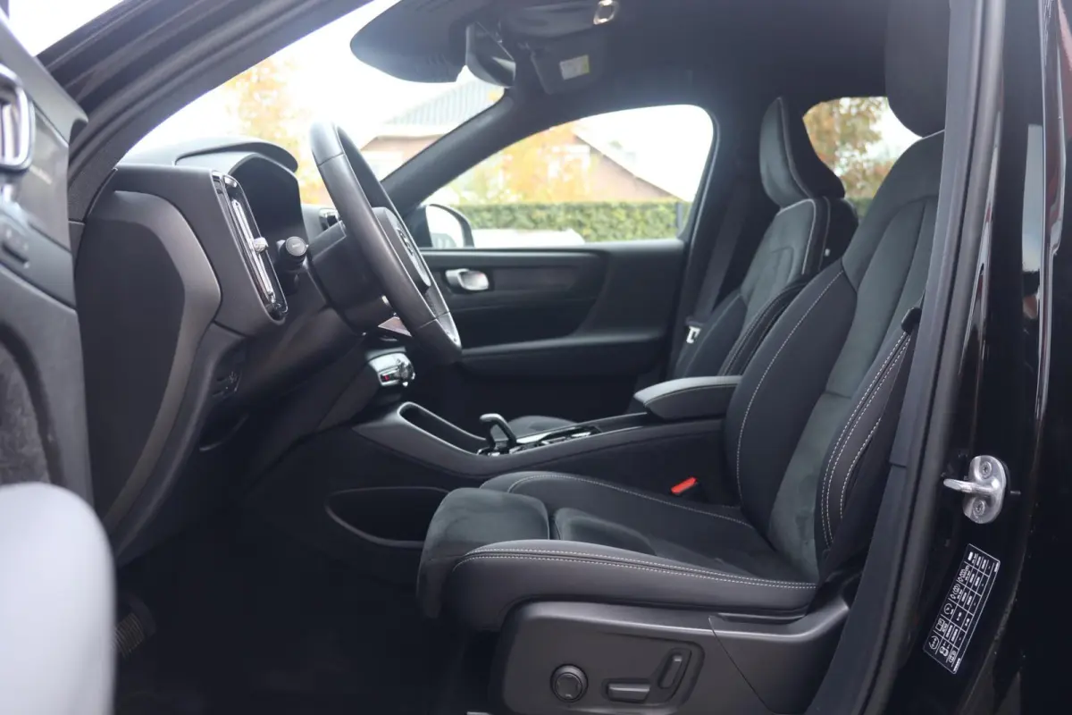 T4 Black Edition | Stoelverwarming | Trekhaak | Parkeercamera | H/K | Memory Seats | Keyless