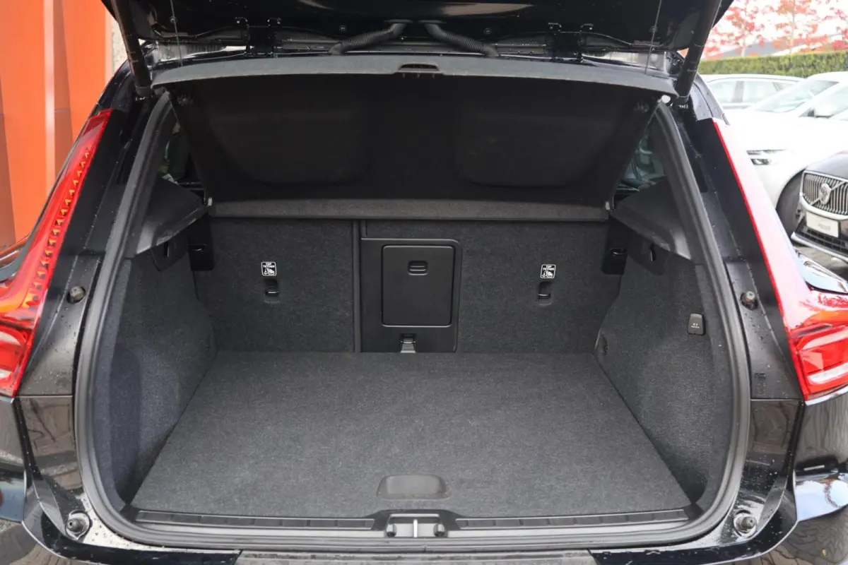 T4 Black Edition | Stoelverwarming | Trekhaak | Parkeercamera | H/K | Memory Seats | Keyless