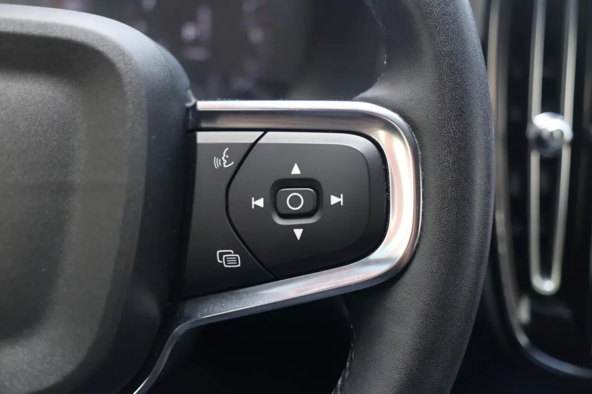 T4 Black Edition | Stoelverwarming | Trekhaak | Parkeercamera | H/K | Memory Seats | Keyless
