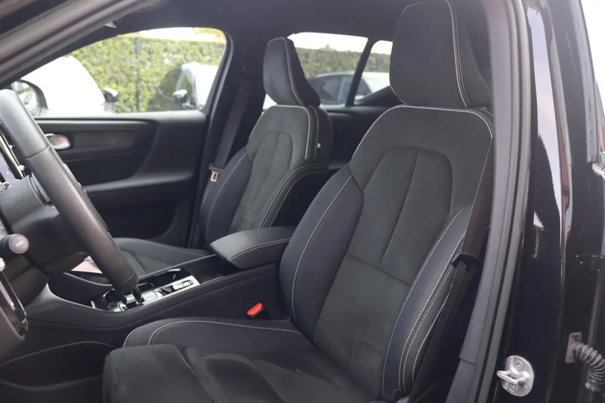 T4 Black Edition | Stoelverwarming | Trekhaak | Parkeercamera | H/K | Memory Seats | Keyless
