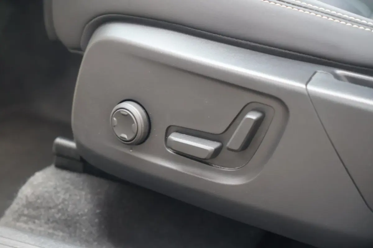 T4 Black Edition | Stoelverwarming | Trekhaak | Parkeercamera | H/K | Memory Seats | Keyless