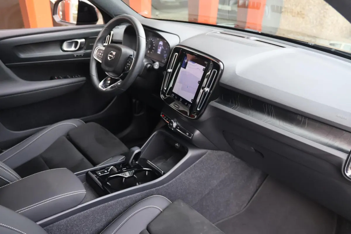 T4 Black Edition | Stoelverwarming | Trekhaak | Parkeercamera | H/K | Memory Seats | Keyless