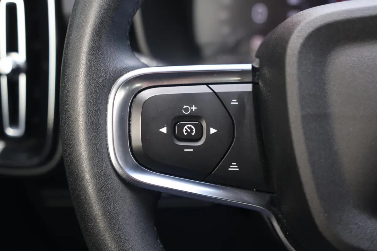 T4 Black Edition | Stoelverwarming | Trekhaak | Parkeercamera | H/K | Memory Seats | Keyless