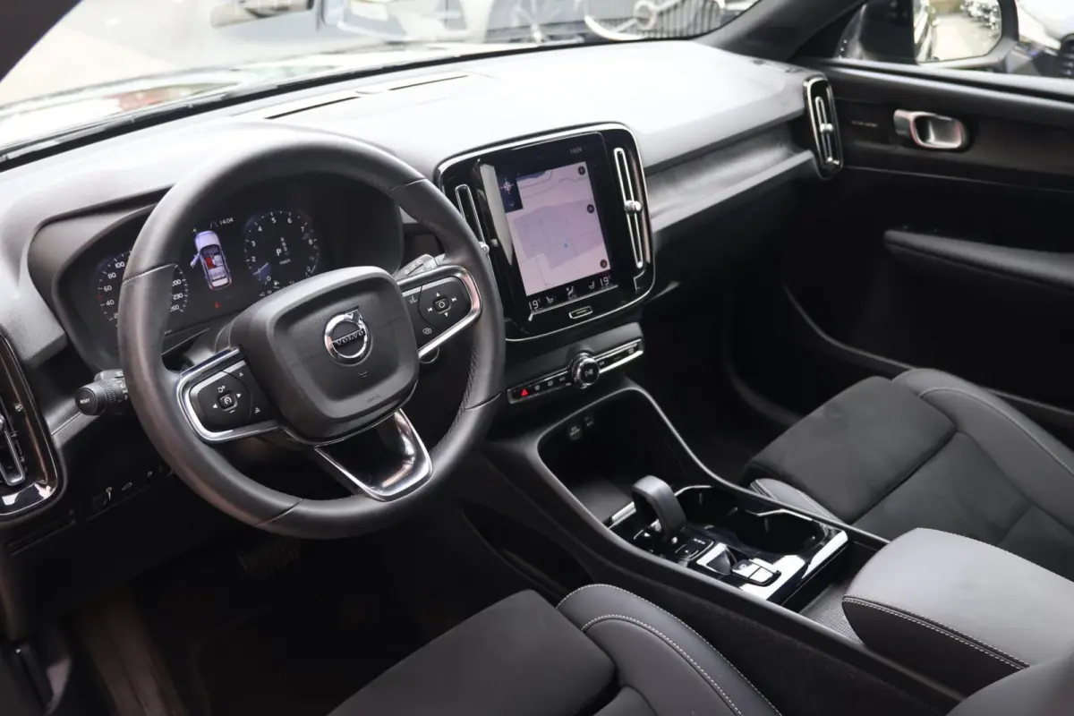 T4 Black Edition | Stoelverwarming | Trekhaak | Parkeercamera | H/K | Memory Seats | Keyless