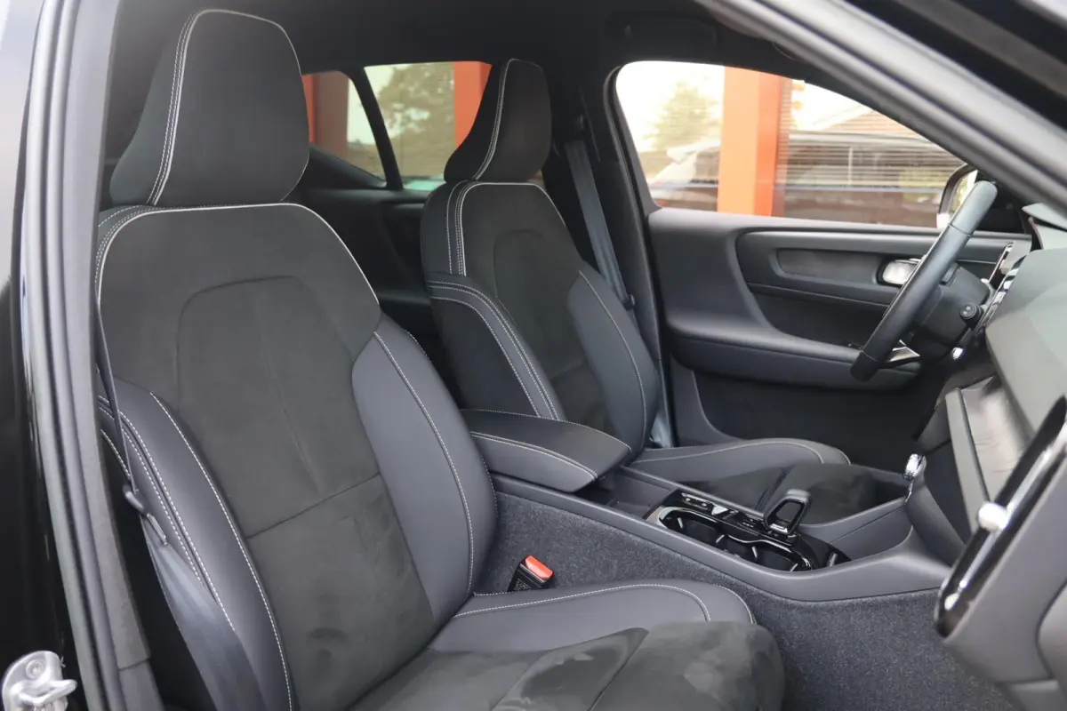 T4 Black Edition | Stoelverwarming | Trekhaak | Parkeercamera | H/K | Memory Seats | Keyless