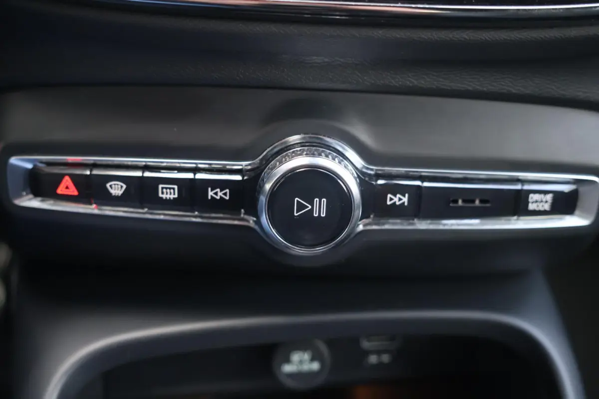 T4 Black Edition | Stoelverwarming | Trekhaak | Parkeercamera | H/K | Memory Seats | Keyless