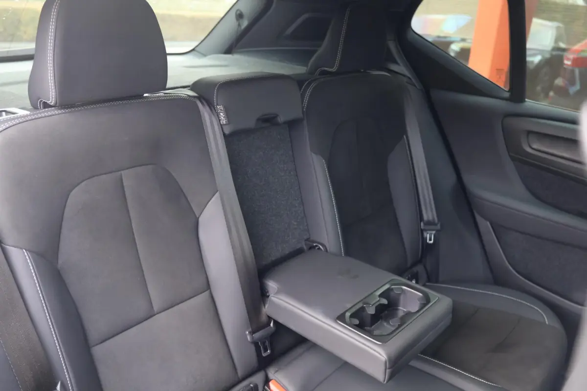 T4 Black Edition | Stoelverwarming | Trekhaak | Parkeercamera | H/K | Memory Seats | Keyless