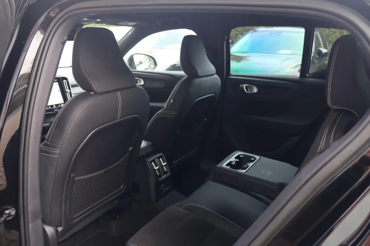 T4 Black Edition | Stoelverwarming | Trekhaak | Parkeercamera | H/K | Memory Seats | Keyless