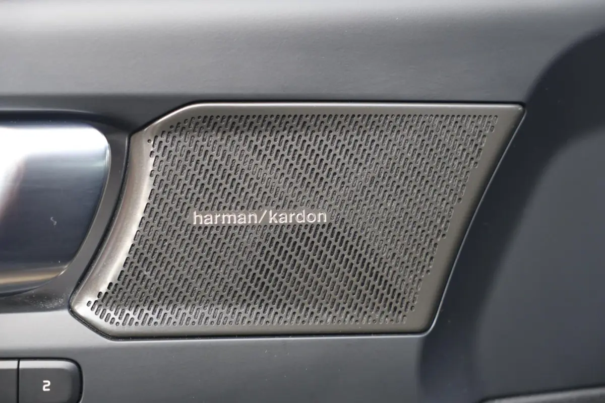 T4 Black Edition | Stoelverwarming | Trekhaak | Parkeercamera | H/K | Memory Seats | Keyless