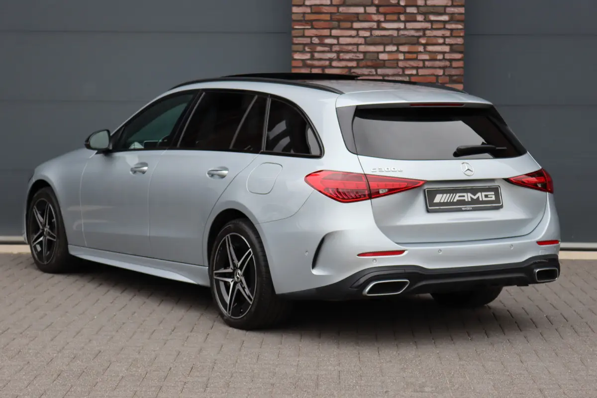 300 e AMG Line | Panoramadak | Distronic | Memory | Trekhaak | Digital Light | Surround Camera | Keyless Go | Dodehoekassistent |