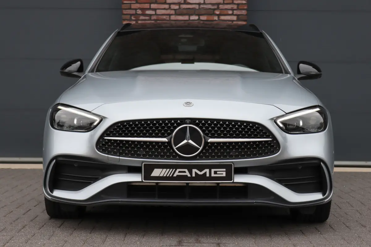 300 e AMG Line | Panoramadak | Distronic | Memory | Trekhaak | Digital Light | Surround Camera | Keyless Go | Dodehoekassistent |