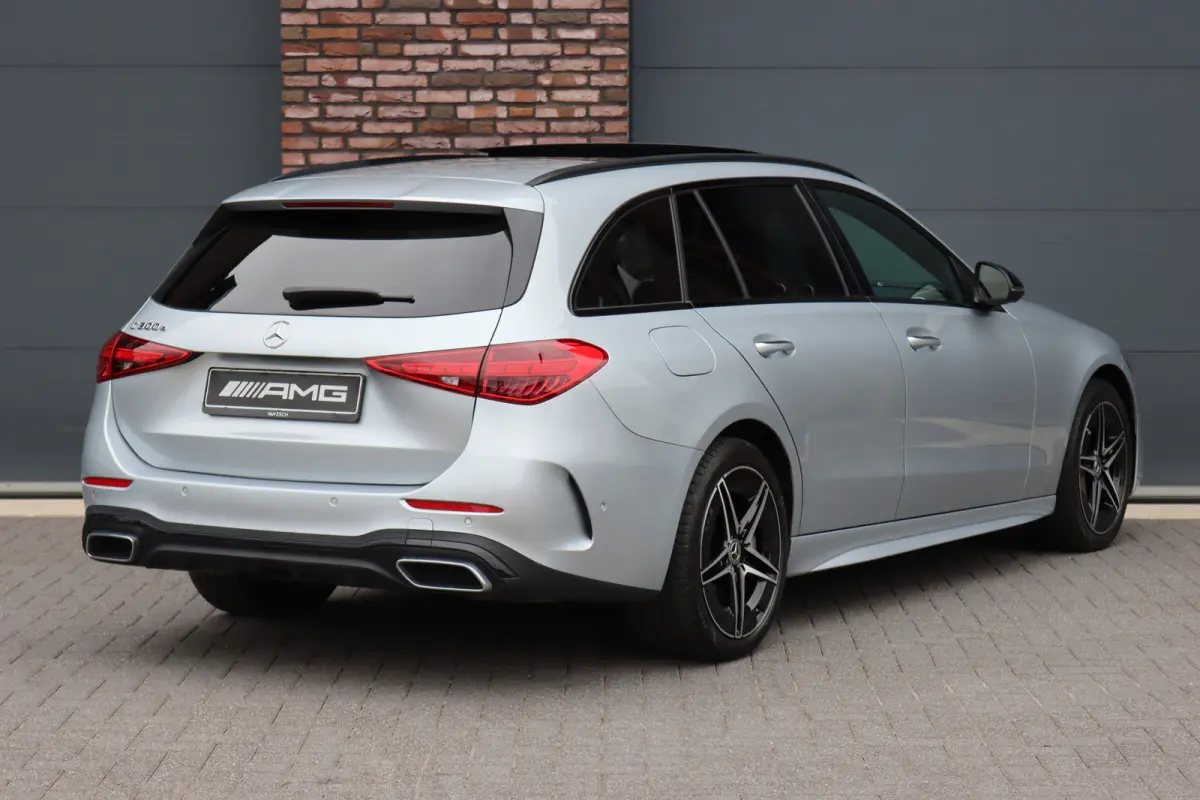 300 e AMG Line | Panoramadak | Distronic | Memory | Trekhaak | Digital Light | Surround Camera | Keyless Go | Dodehoekassistent |