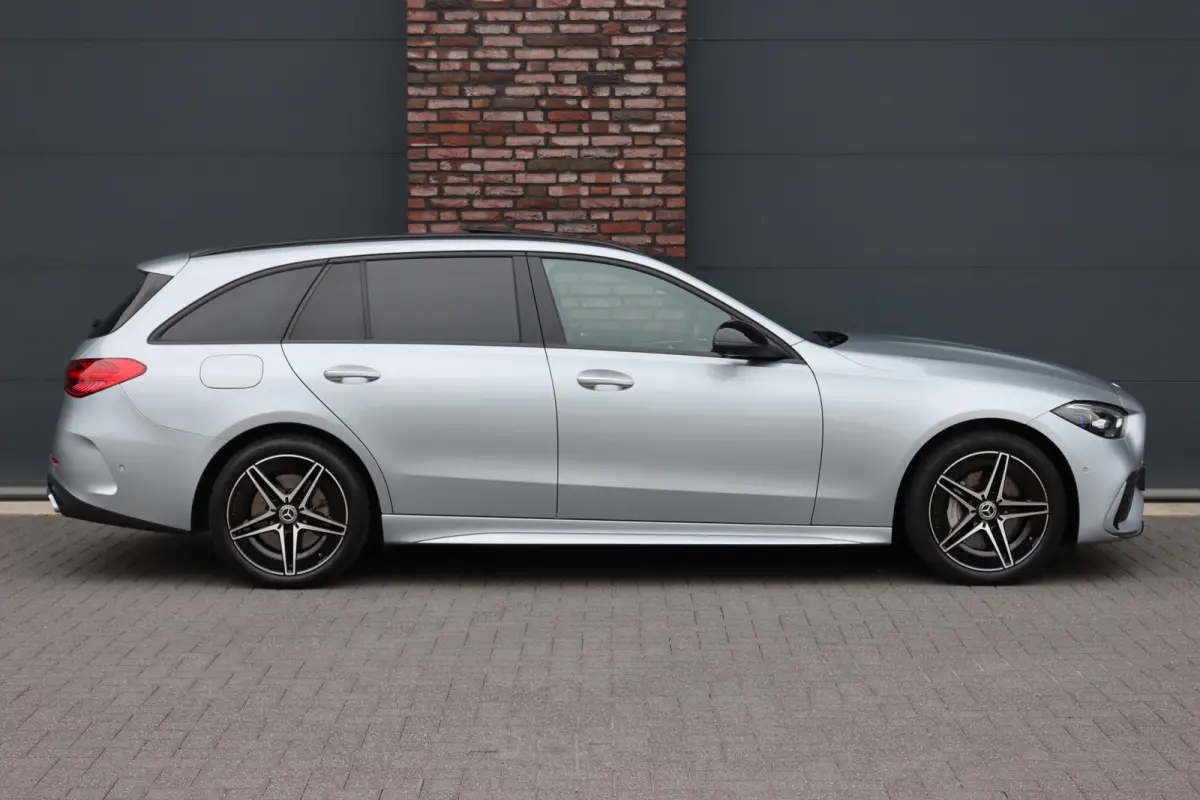 300 e AMG Line | Panoramadak | Distronic | Memory | Trekhaak | Digital Light | Surround Camera | Keyless Go | Dodehoekassistent |