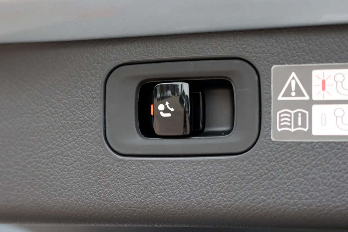 300 e AMG Line | Panoramadak | Distronic | Memory | Trekhaak | Digital Light | Surround Camera | Keyless Go | Dodehoekassistent |