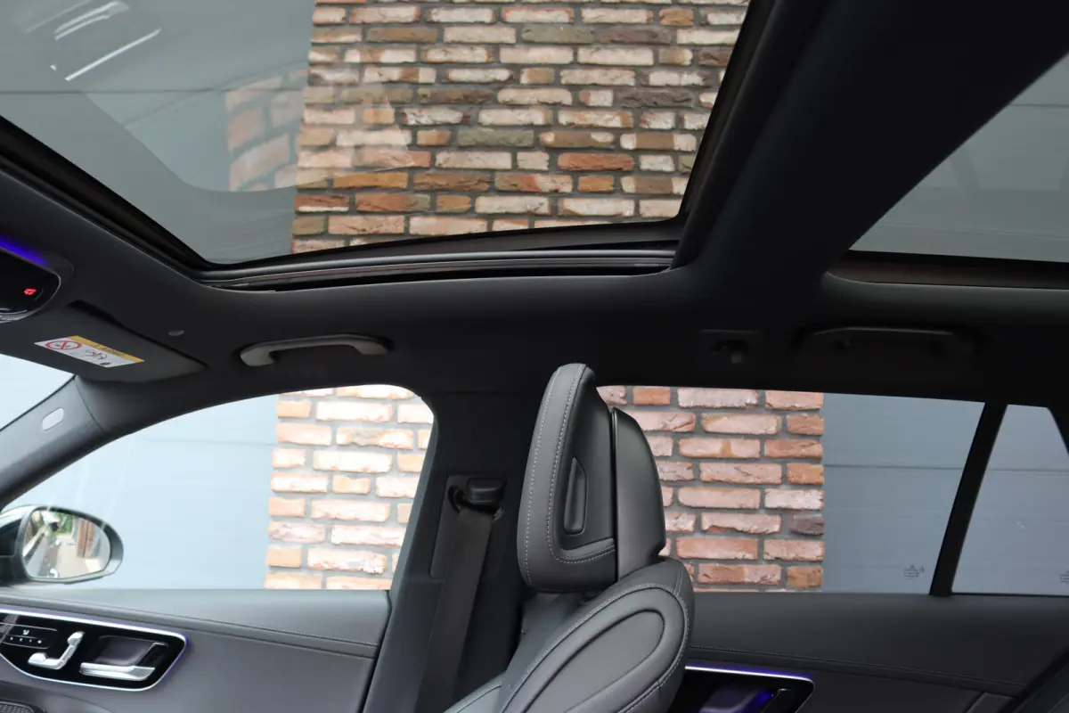 300 e AMG Line | Panoramadak | Distronic | Memory | Trekhaak | Digital Light | Surround Camera | Keyless Go | Dodehoekassistent |