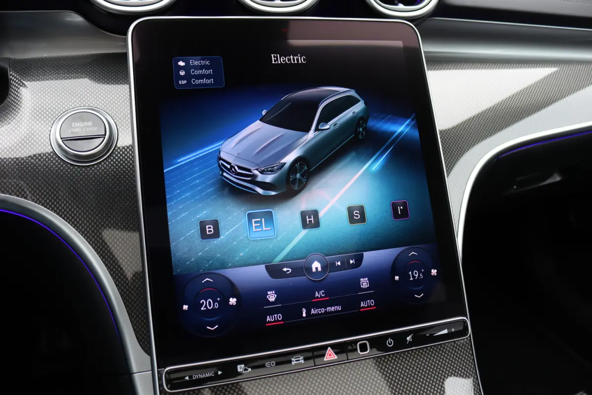 300 e AMG Line | Panoramadak | Distronic | Memory | Trekhaak | Digital Light | Surround Camera | Keyless Go | Dodehoekassistent |