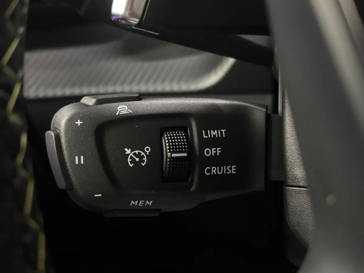 1.2 Hybrid 145 GT Navi Acc Clima Stoelverwarming