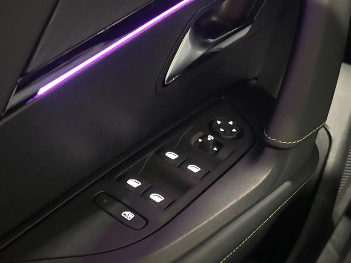 1.2 Hybrid 145 GT Navi Acc Clima Stoelverwarming