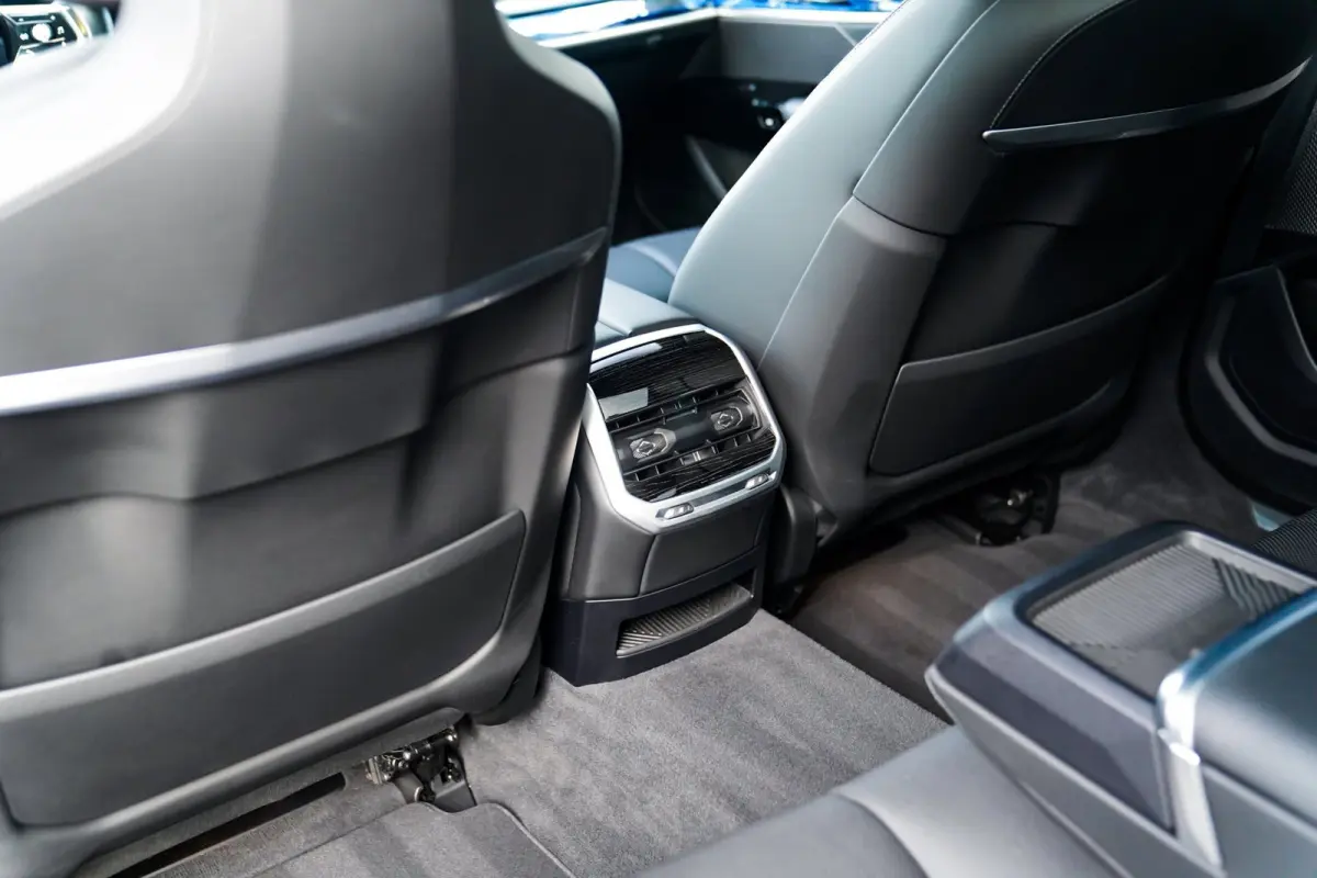 EDrive50 106 kWh | Brooklyn Grau | Driving Assistant Professional | Iconic Glow | 22INCH | Bowers & Wilkins | HuD | Veganza