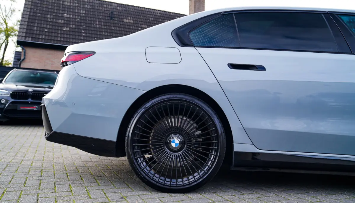 EDrive50 106 kWh | Brooklyn Grau | Driving Assistant Professional | Iconic Glow | 22INCH | Bowers & Wilkins | HuD | Veganza
